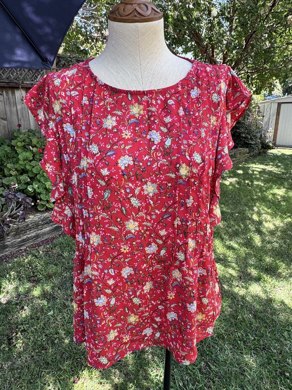 Counterparts Red Floral Pleated Ruffle Sleeve Blouse S Women's V-Neck Short